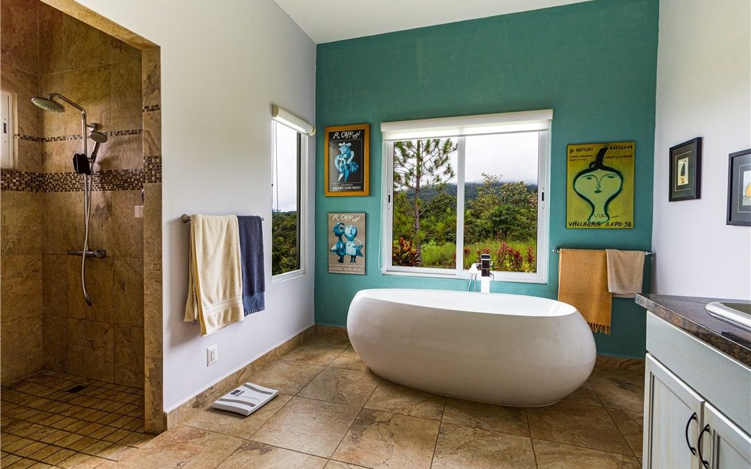 Image d'une salle de bain colorée par zenity desing rénovation
